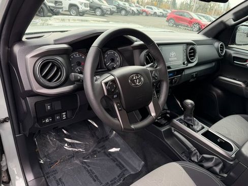Used 2022 Toyota Tacoma TRD Sport image 11
