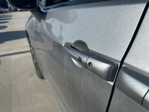 Used 2019 Chrysler Pacifica Touring-L w/ S Appearance Package FWD image 3