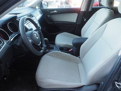 Used 2020 Volkswagen Tiguan S image 9