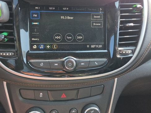 Used 2019 Chevrolet Trax LT w/ LT Convenience Package AWD/4WD image 18