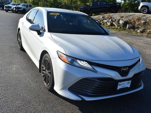 Used 2020 Toyota Camry XLE FWD image 9