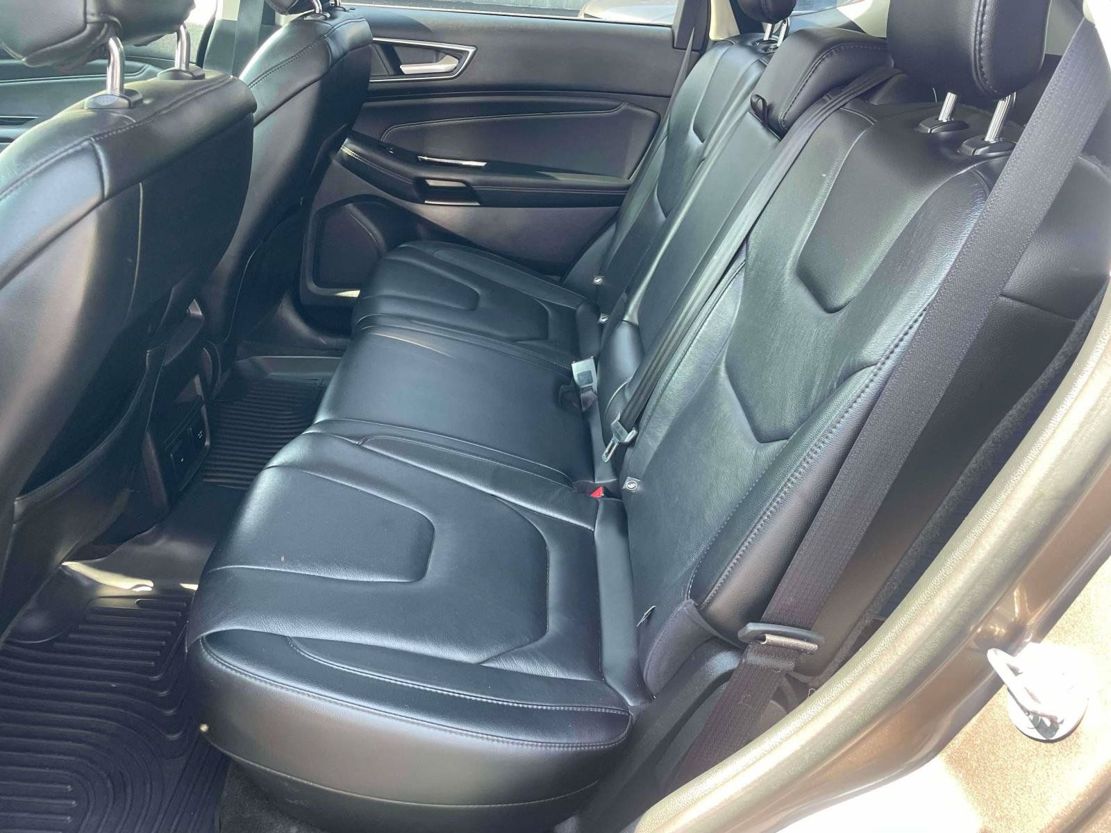 Used 2019 Ford Edge Titanium FWD image 14