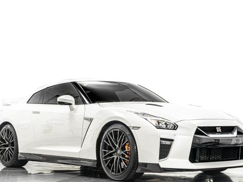 Used 2021 Nissan GT-R Premium AWD/4WD image 33