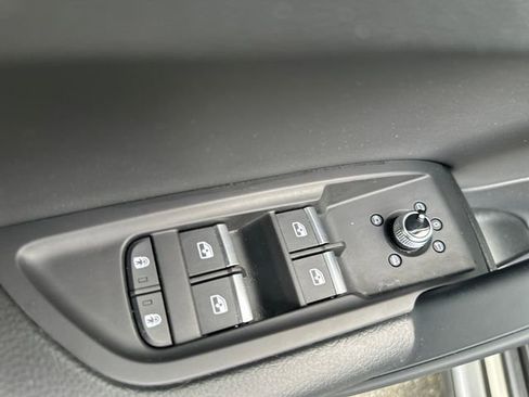 Used 2025 Audi Q5 2.0T Premium AWD/4WD image 11