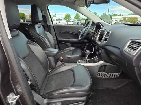 Used 2018 Jeep Compass Latitude w/ Popular Equipment Group FWD image 15