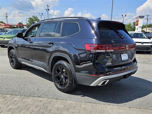 New 2026 Volkswagen Atlas Peak Edition image 9