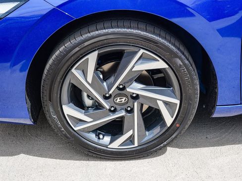 Certified 2025 Hyundai Elantra SEL FWD image 9