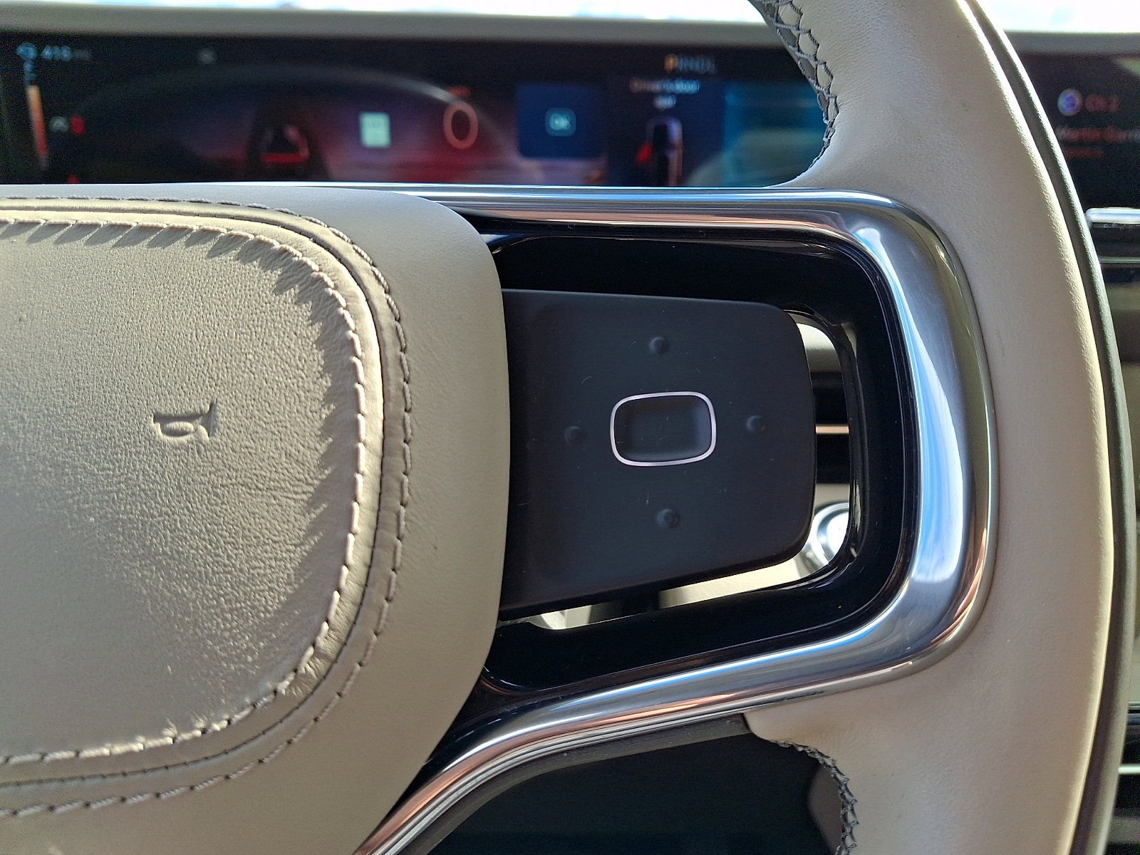 Used 2024 Lincoln Nautilus Premier AWD/4WD image 23