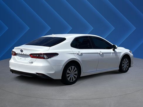 Used 2022 Toyota Camry LE FWD image 3