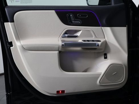 New 2026 Mercedes-Benz GLB 250 4MATIC image 7