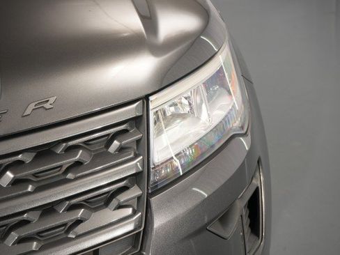 Used 2019 Ford Explorer XLT w/ Equipment Group 202A AWD/4WD image 8