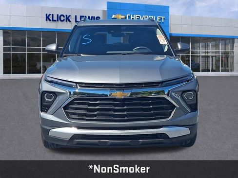 Used 2024 Chevrolet TrailBlazer LT FWD image 2