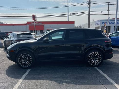 Certified 2023 Porsche Cayenne Platinum Edition image 2