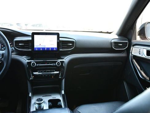 Used 2023 Ford Explorer ST-Line AWD/4WD image 18