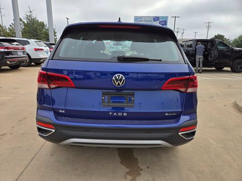 Used 2024 Volkswagen Taos SE AWD/4WD image 8