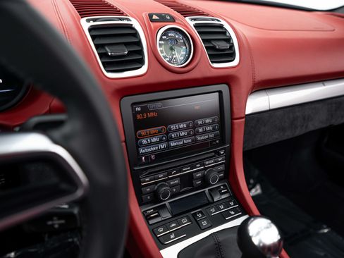 Certified 2016 Porsche Boxster Spyder RWD image 19