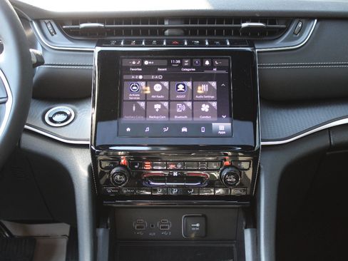 Certified 2024 Jeep Grand Cherokee Altitude image 23