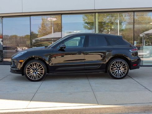 Certified 2025 Porsche Macan image 2