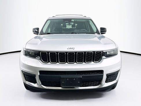Used 2022 Jeep Grand Cherokee L Limited AWD/4WD image 2