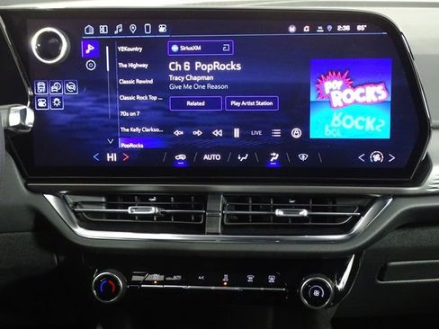 Used 2025 Chevrolet Equinox EV LT image 25