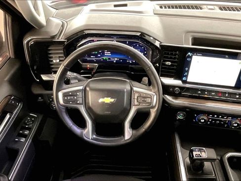 Used 2024 Chevrolet Silverado 1500 LT image 7
