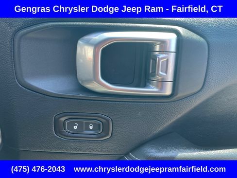 Used 2018 Jeep Wrangler Unlimited Sahara AWD/4WD image 13