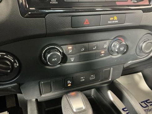 Used 2022 Nissan Frontier SV w/ Technology Package AWD/4WD image 19