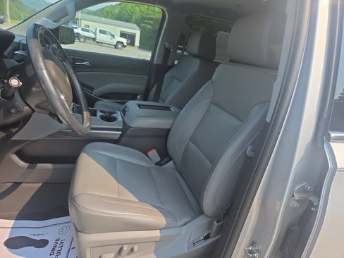 Used 2019 Chevrolet Tahoe LT w/ LT Signature Package RWD image 14
