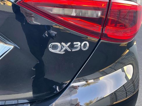 Used 2018 INFINITI QX30 Premium w/ Technology Package image 11
