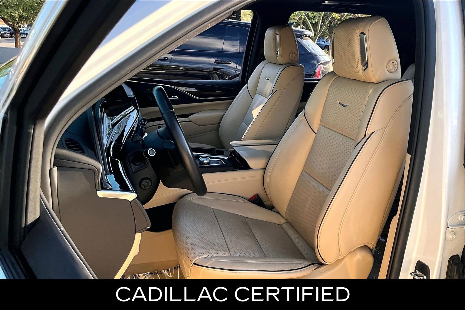 Used 2023 Cadillac Escalade Premium Luxury w/ Performance Package AWD/4WD image 9