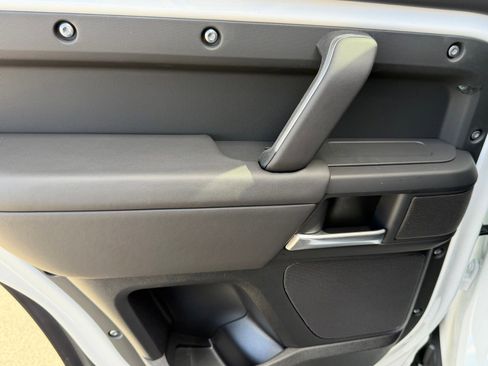 New 2026 Land Rover Defender 130 X-Dynamic SE image 31