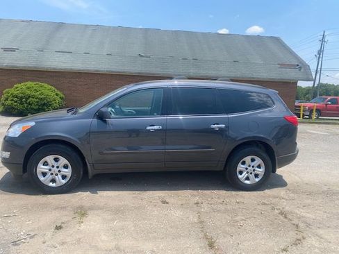 Used 2012 Chevrolet Traverse LS image 4