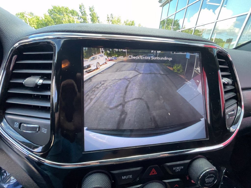 Used 2022 Jeep Grand Cherokee Laredo X AWD/4WD image 16