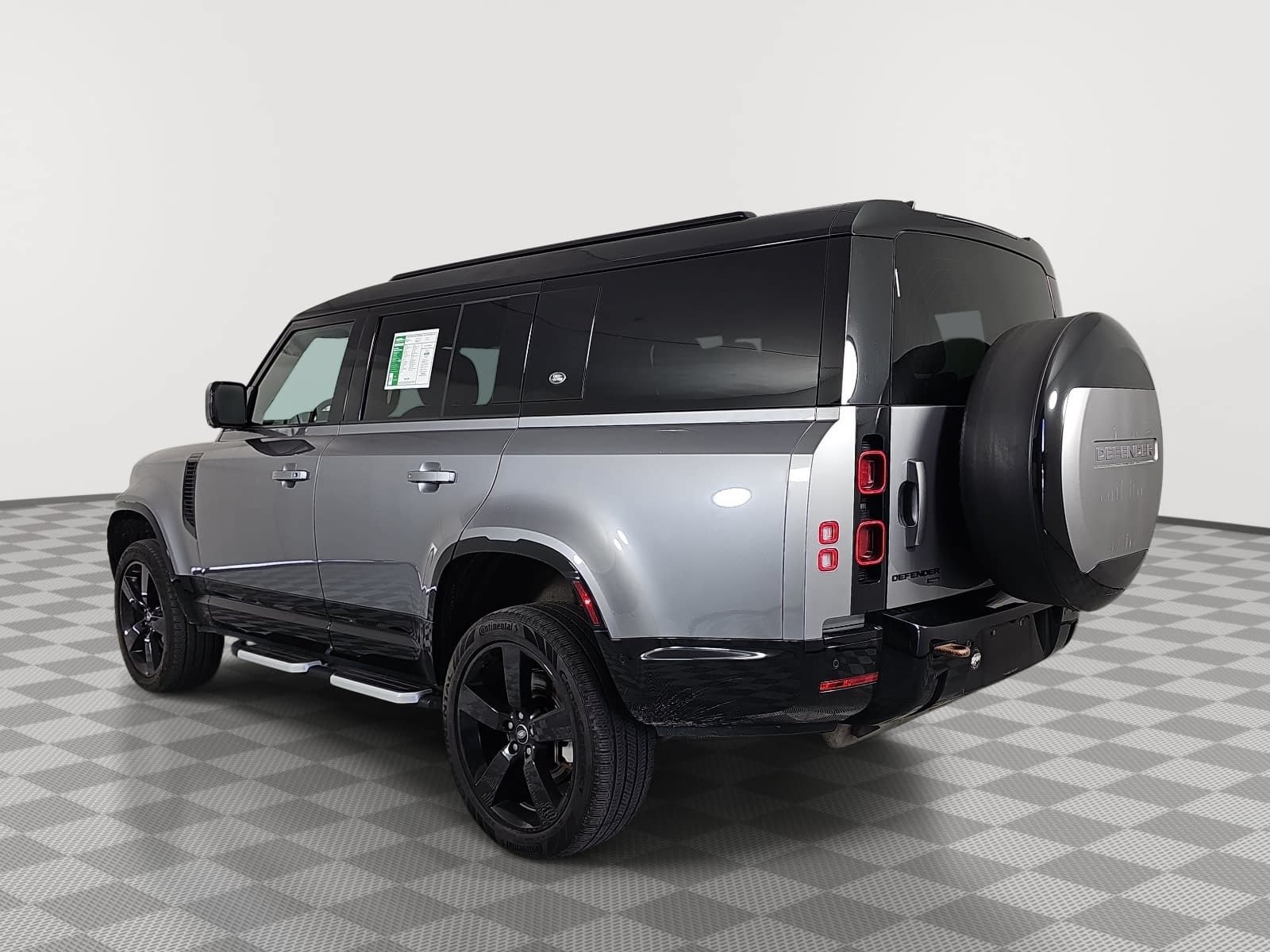 Used 2023 Land Rover Defender 130 X-Dynamic SE AWD/4WD image 4