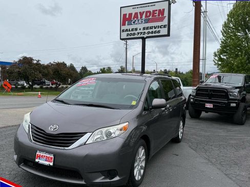Used 2013 Toyota Sienna LE AWD/4WD image 1