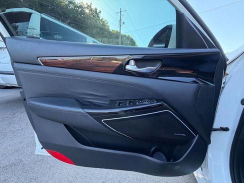 Used 2017 Kia Cadenza Premium w/ Luxury Package FWD image 22