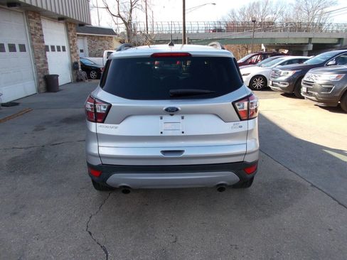 Used 2018 Ford Escape SE image 4