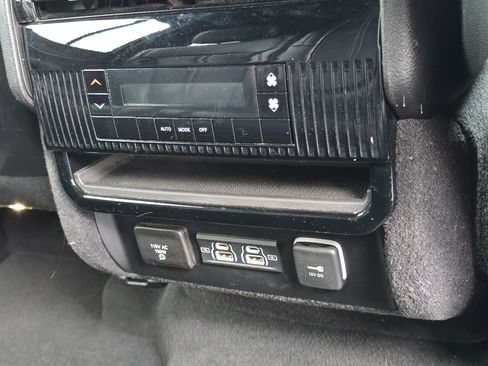 Used 2024 Jeep Wagoneer L Series II w/ Flexible Seating Group AWD/4WD image 32