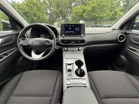 Used 2022 Hyundai Kona SEL FWD image 2