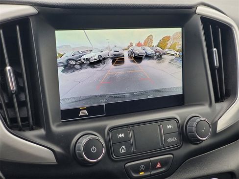 Used 2024 GMC Terrain SLT image 16