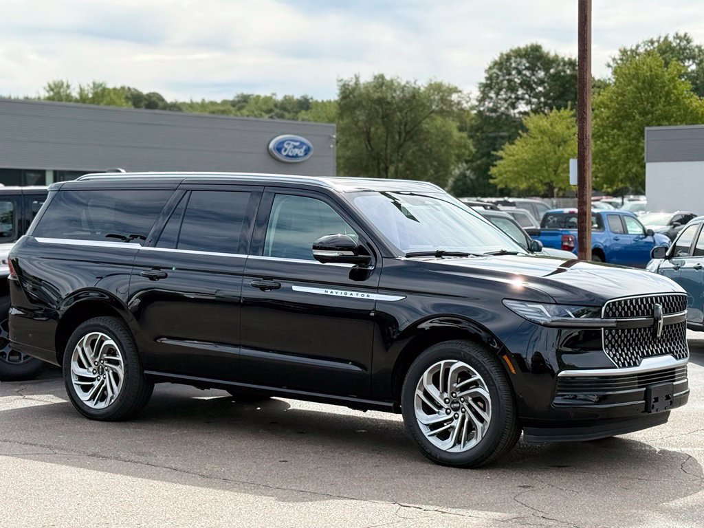 Used 2025 Lincoln Navigator L Reserve AWD/4WD image 38