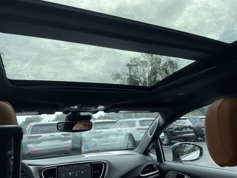 New 2026 Chrysler Pacifica Pinnacle image 43