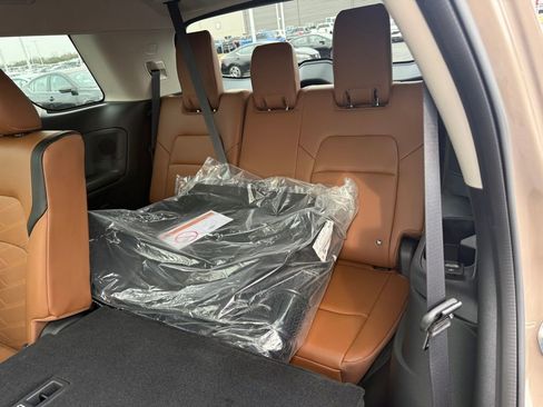 Used 2024 Nissan Pathfinder Platinum w/ Cargo Package image 19