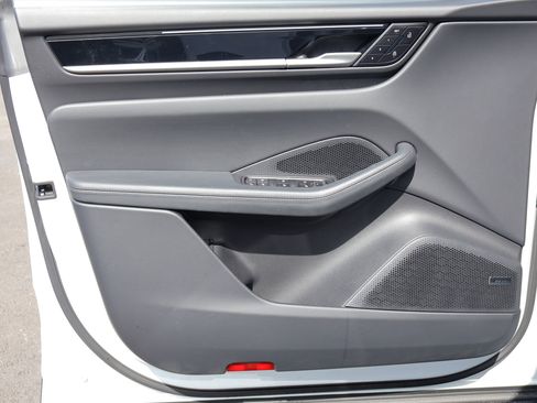 Certified 2025 Porsche Macan 4 Electric AWD/4WD image 14