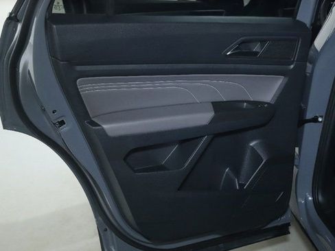 Used 2023 Volkswagen Atlas Cross Sport SE w/ Black Wheel Package AWD/4WD image 13