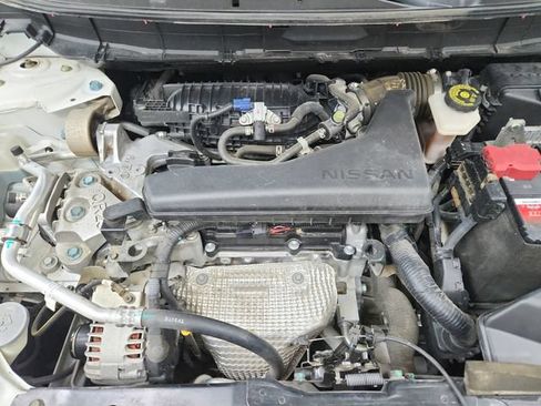 Used 2016 Nissan Rogue SV FWD image 17