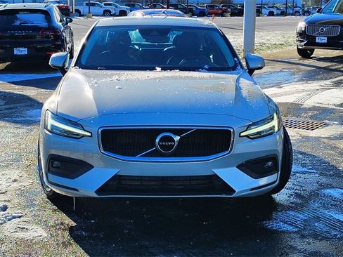 Used 2021 Volvo S60 T6 Momentum w/ Premium Package image 30
