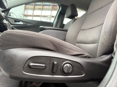 Used 2020 Chevrolet Malibu LT image 27