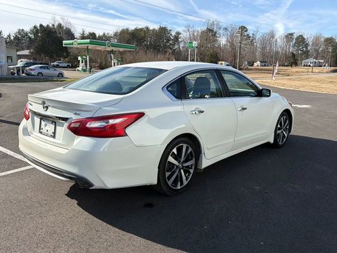Used 2017 Nissan Altima 2.5 SR image 7