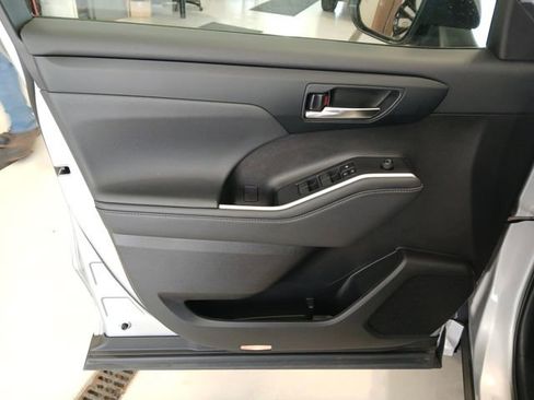 Used 2022 Toyota Highlander XSE image 11